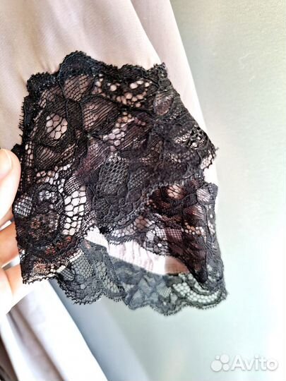 Шёлковый халат с кружевом s-m цвета капучино