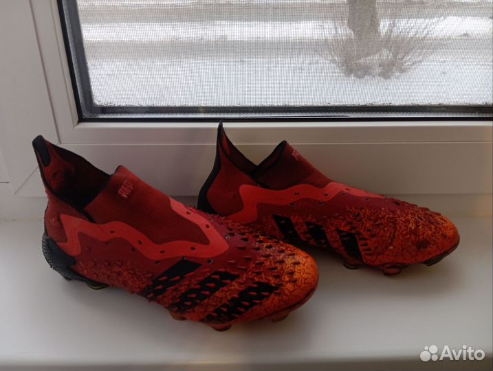 Футбольные бутсы adidas predator