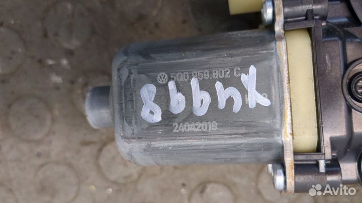 Стеклоподъемник электрический левый передний Volkswagen Tiguan