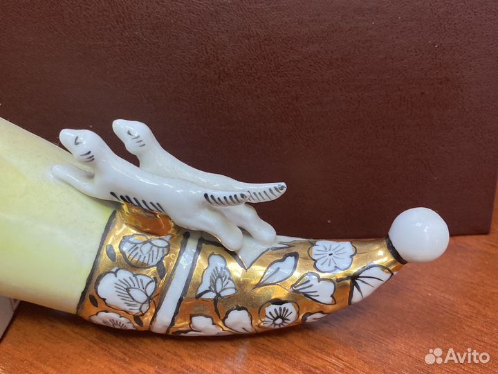 Фарфоровая статуэтка Рог охотника