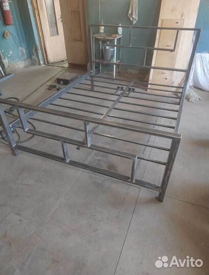 Кровать лофт из металла 160х200