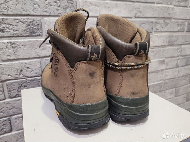 Треккинговые ботинки