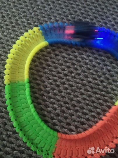 Гибкий трек с машинкой