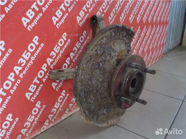 Поворотный кулак передний правый Mitsubishi Lancer