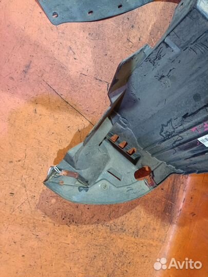 Подкрылок Honda Elysion RR1 передний левый