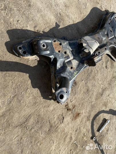 Подрамник Toyota Yaris