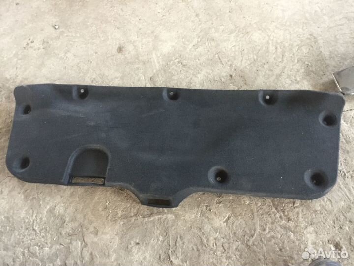 Обшивка крышки багажника kia Rio 3