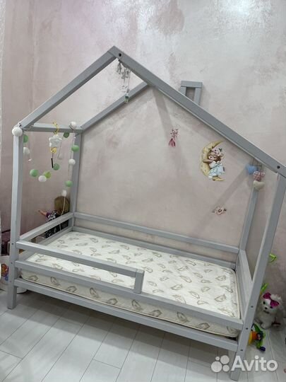 Детская кровать домик с матрасом