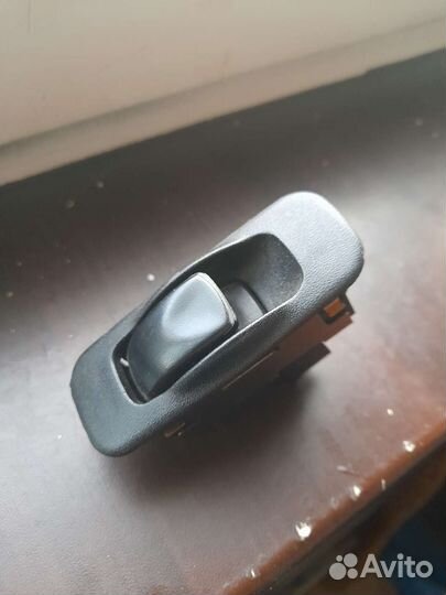 Кнопки обогрева заднего стекла и стекдоподьемника