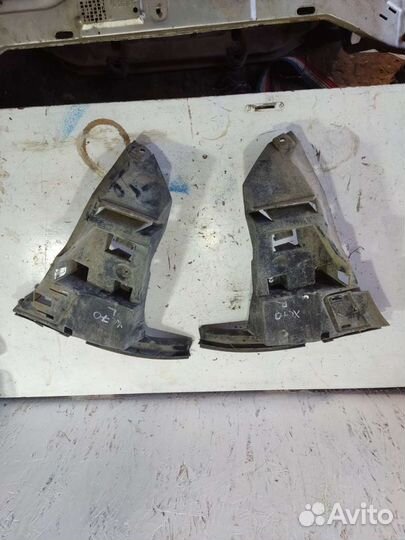 Направляющая бампера переднего Volvo xc70 sz