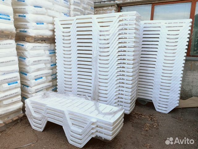 Пластиковый шезлонг лежак арт 641264