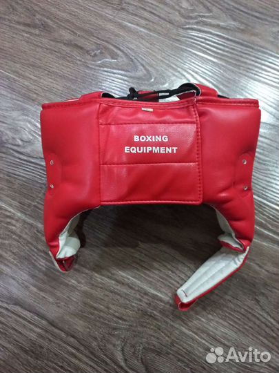 Боксерские перчатки, шлем и накладки