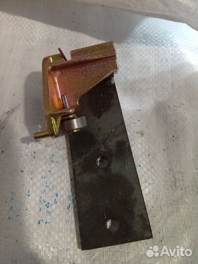 Ролик средней двери сдвижной каретка в сборе