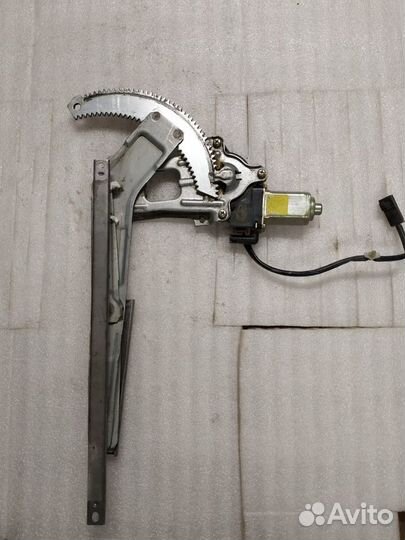 Стеклоподъемник передний левый Nissan Cube / March