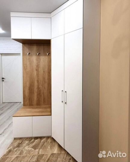 Книжный шкаф