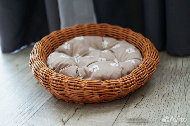 Лежанка для кошки плетеная