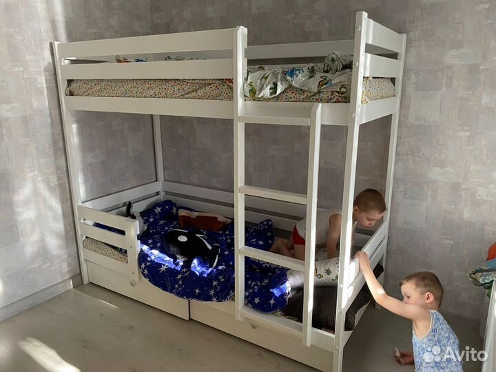 Двухъярусная кровать для двух детей