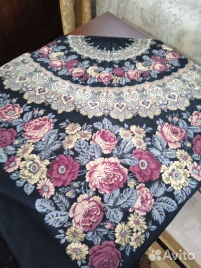 Павловопосадская шаль (платок)