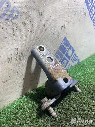 Петля двери передняя правая Mitsubishi Lancer 9