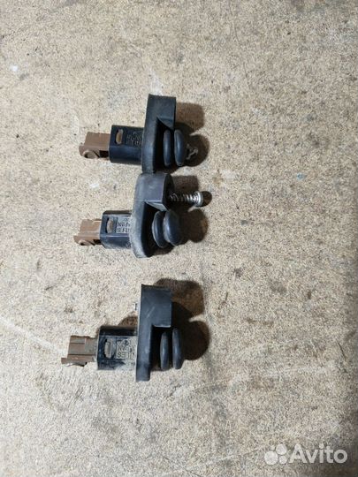 Концевик двери subaru forester sf5