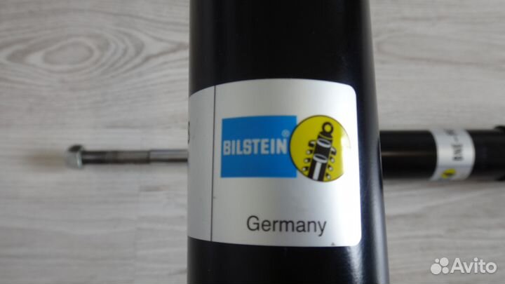 Стойка амортизатора задняя на toyota / lexus