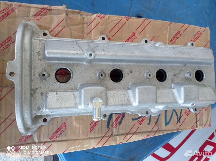 Крышка клапанная правая Тойота Ленд 100 4,7