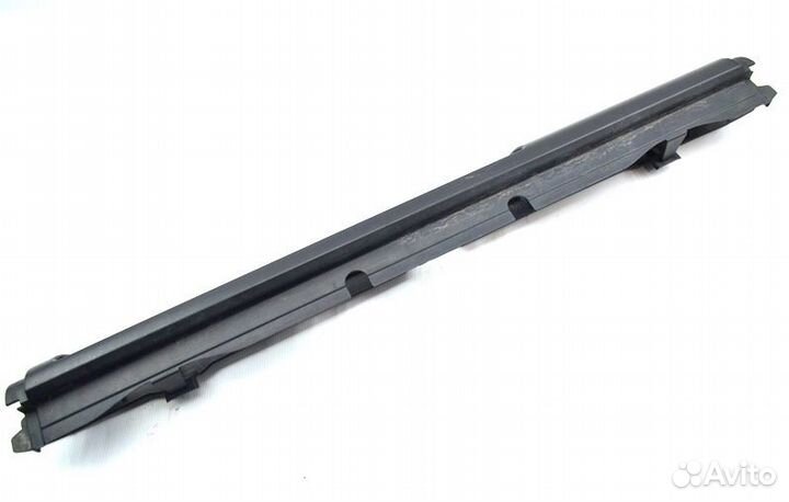 Пластиковая накладка под лобовым стеклом средняя ч