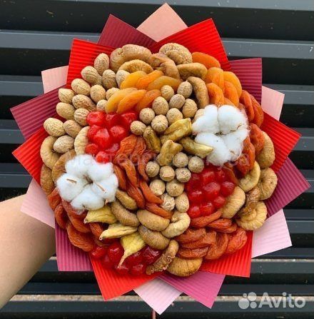 Съедобные букеты из орехов и сухофруктов