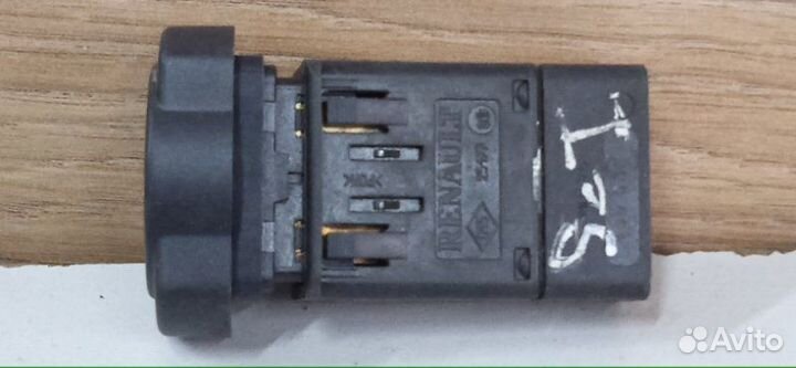 Кнопка аварийной сигнализации Renault Logan