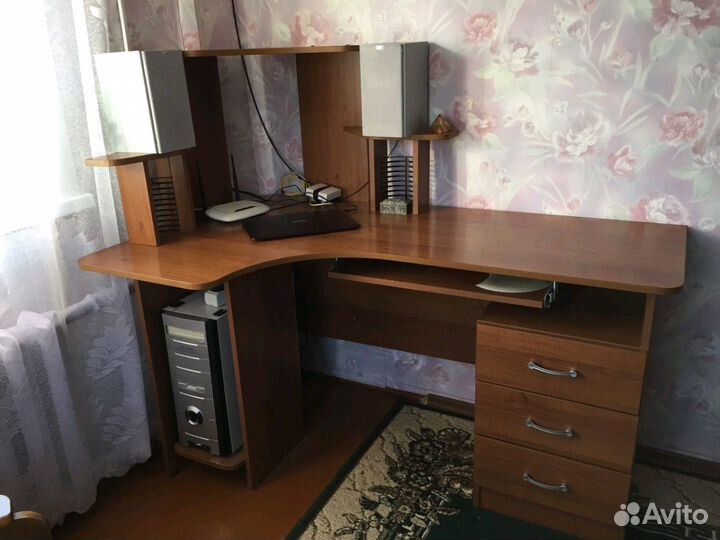 Стол компьютерный