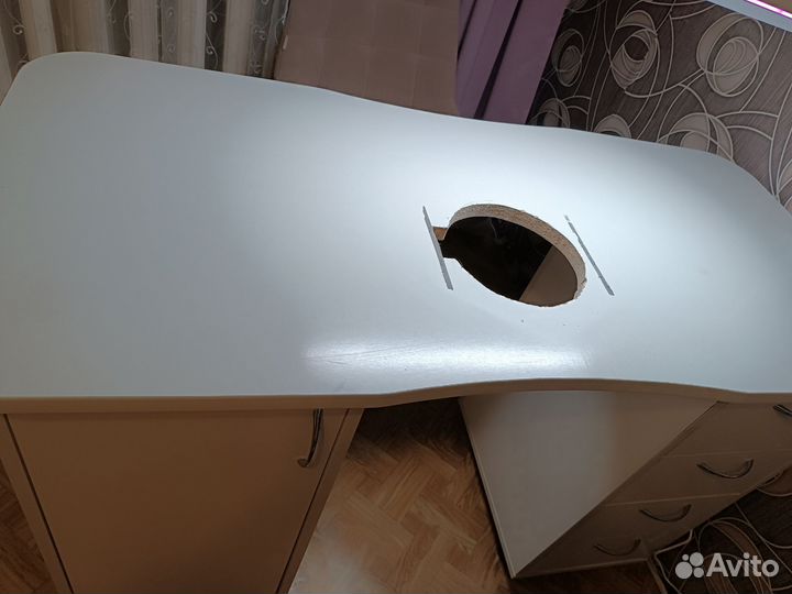Маникюрный стол бу