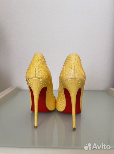 Туфли женские 35 размер на шпильке