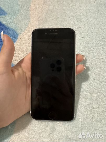 iPhone SE, 64 ГБ