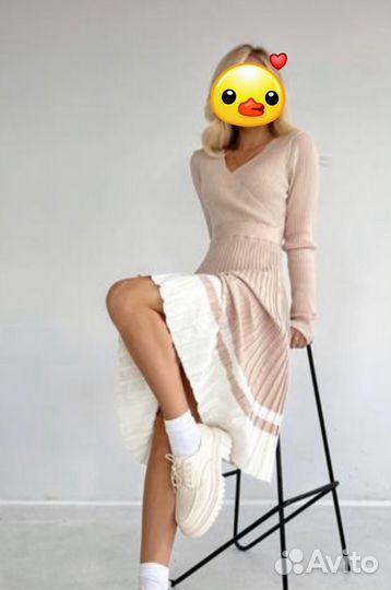 Бежевое платье