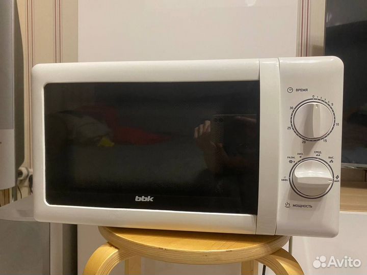 Микроволновая печь соло BBK 20MWS-716M/W