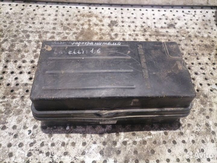 Блок предохранителей под капот основной Chevrolet