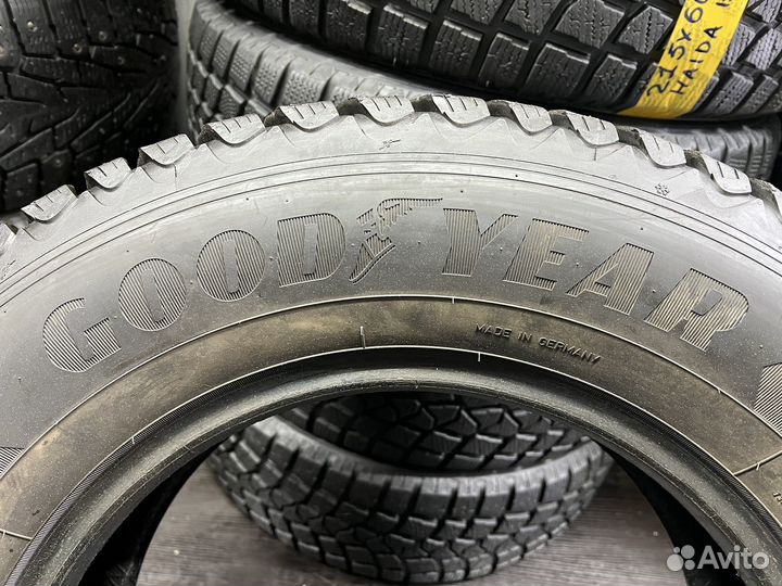 Goodyear UltraGrip Ice Arctic SUV 225/70 R16 103T