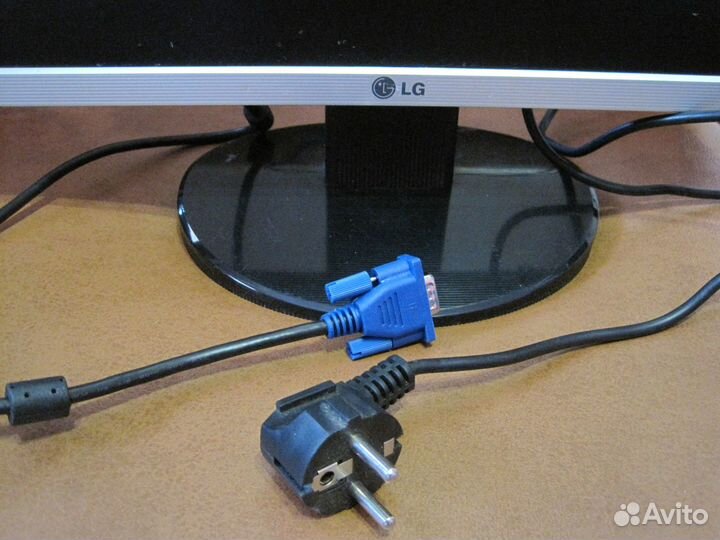 Монитор LG Flatron L1933S