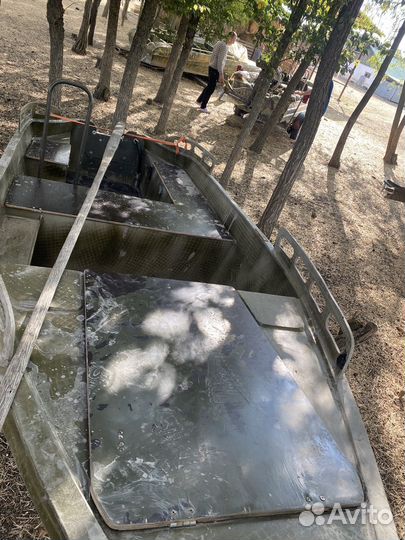 Болотоход с мотором и прицепом