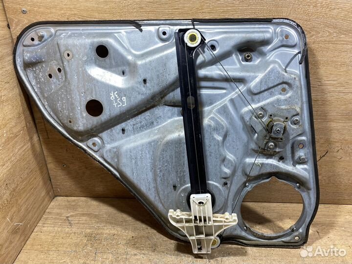 Стеклоподъемник задний правый VW Passat B5+ C108