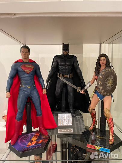Hot Toys MMS 200 Superman + злой скульпт супермена