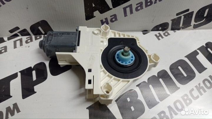 Мотор стеклоподъемника задний правый Audi Q5 8R