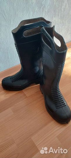 Резиновые сапоги новые