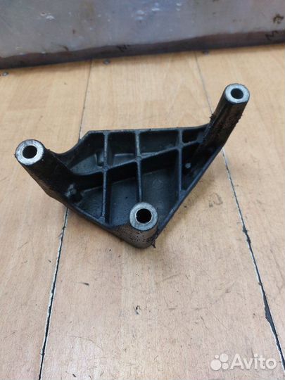 Кронштейн двигателя Opel Corsa C Z12XE 2002