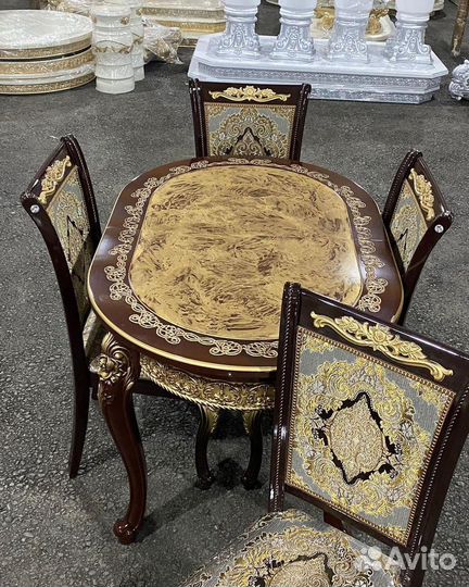 Стол и стулья