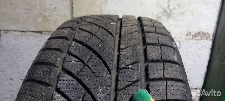 RoadX RX Frost WU01 235/45 R18 88N