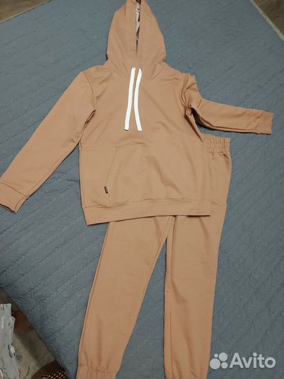 Спортивный костюм женский