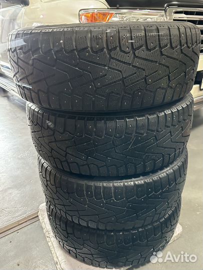 Pirelli Ice Zero 215/55 R17
