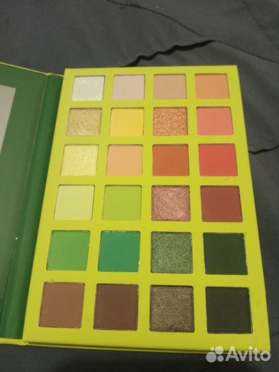 Палетка теней для глаз Kara Beauty