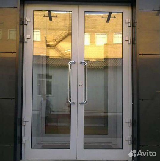 Алюминиевая дверь
